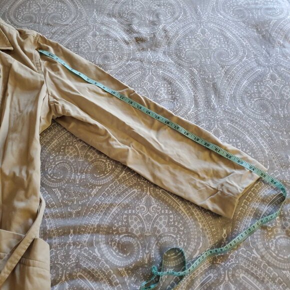 Classic Light Tan Trench Coat With Pockets - Picture 6 of 8